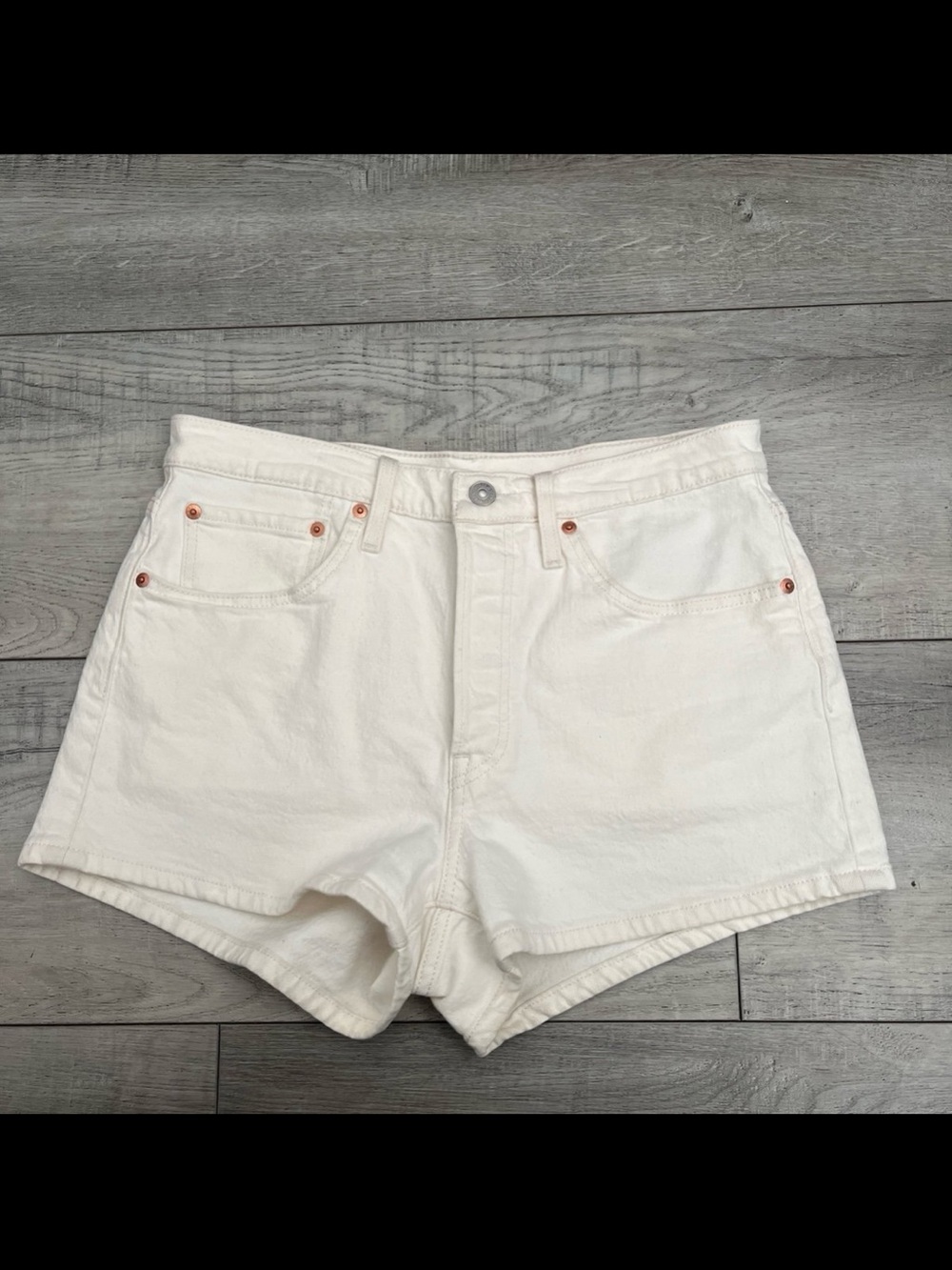 Levi’s Women's White Denim High-Waisted Shorts size 30 waist